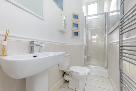 26 Broughton Road, Edinburgh, EH7 4EB