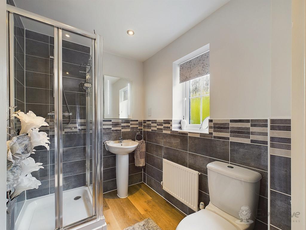 Ewe Move - Sycamore Drive - En-suite