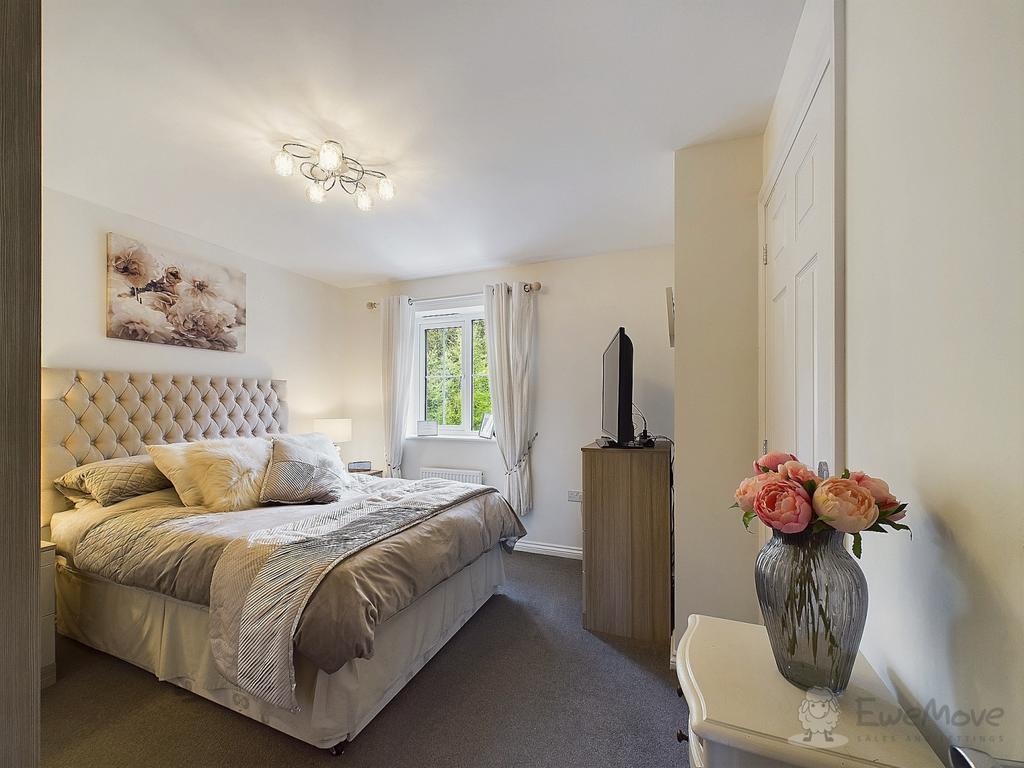 Ewe Move - Sycamore Drive - Bedroom 2