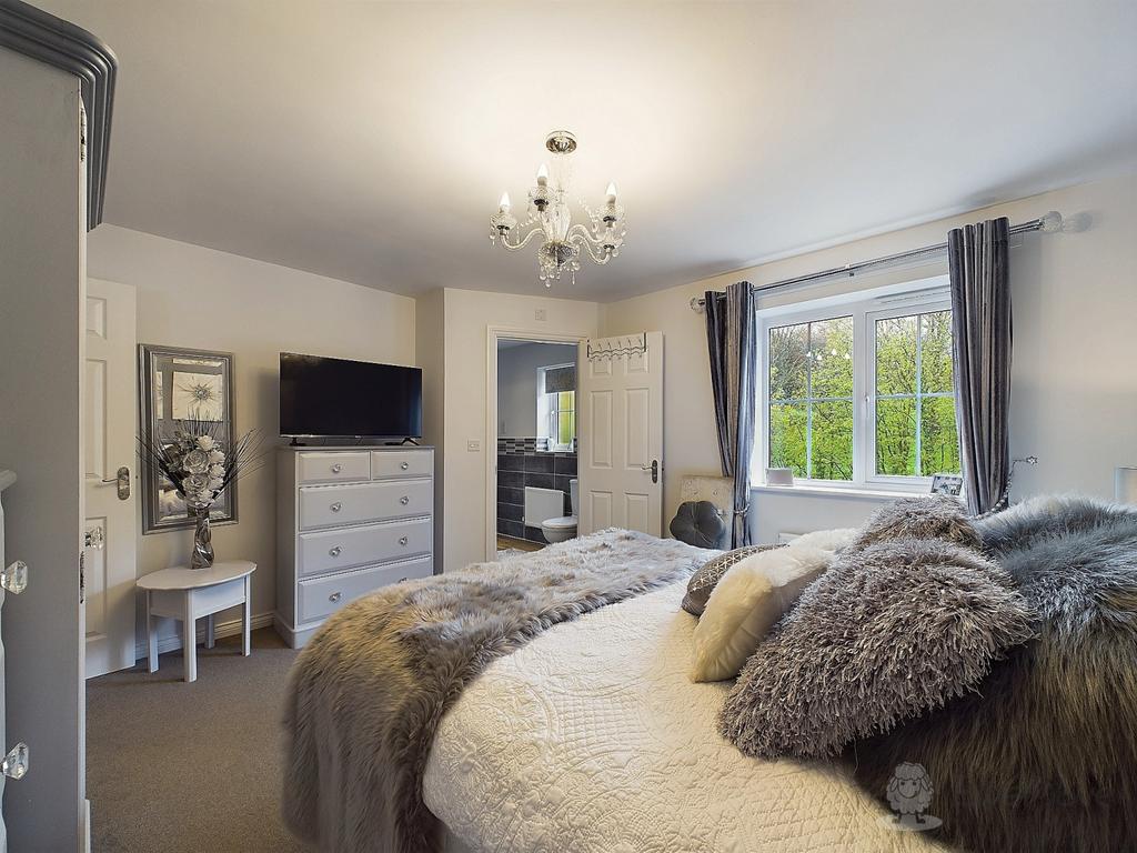 Ewe Move - Sycamore Drive - Bedroom 1