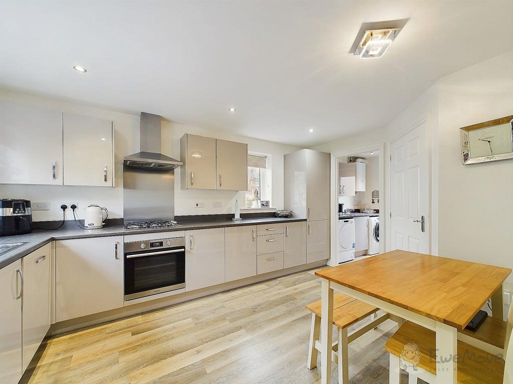 Ewe Move - Sycamore Drive - KItchen