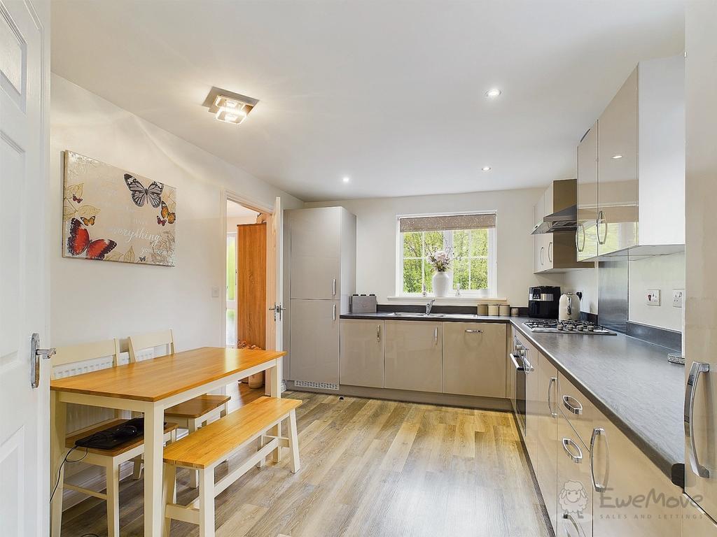 Ewe Move - Sycamore Drive - KItchen