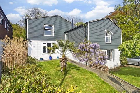 49 Estcots Drive, East Grinstead, RH19 3DA