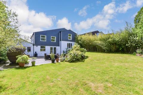 49 Estcots Drive, East Grinstead, RH19 3DA