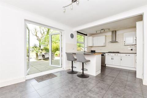 49 Estcots Drive, East Grinstead, RH19 3DA