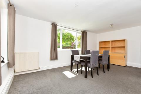49 Estcots Drive, East Grinstead, RH19 3DA