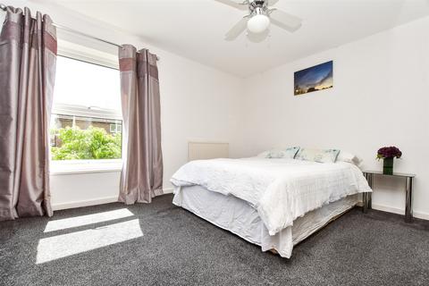 49 Estcots Drive, East Grinstead, RH19 3DA