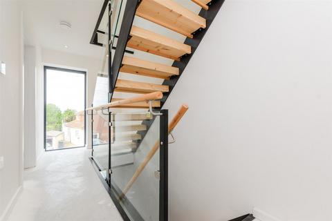 4 bedroom townhouse for sale, Spring Grove, Gravesend DA12