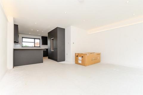 4 bedroom townhouse for sale, Spring Grove, Gravesend DA12