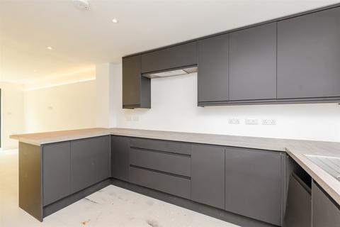 4 bedroom townhouse for sale, Spring Grove, Gravesend DA12