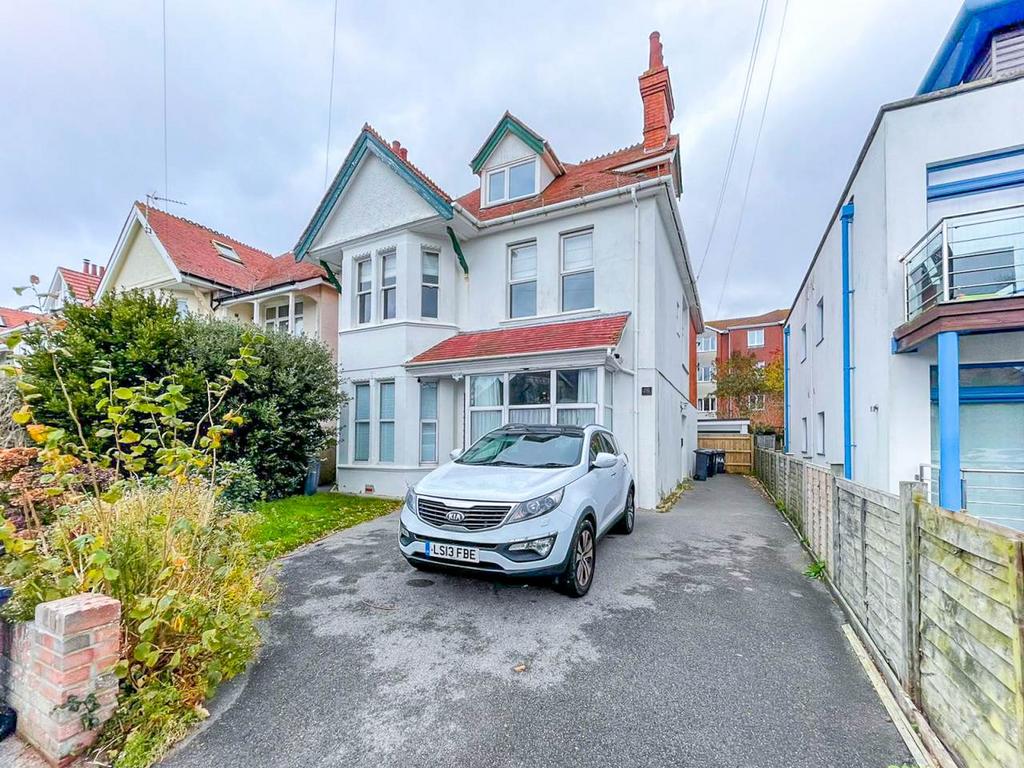 26 Stourcliffe front