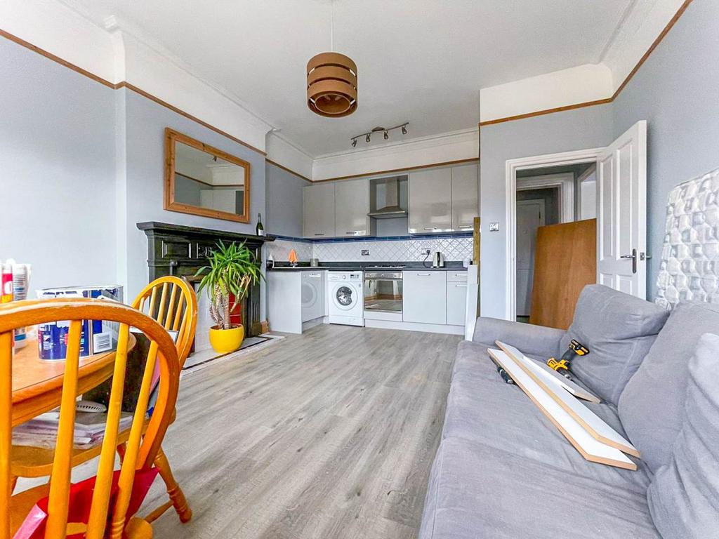 26 stourcliffe loung
