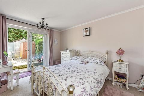 27 Runnymede, Fareham, PO15 6ED