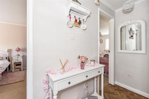 27 Runnymede, Fareham, PO15 6ED