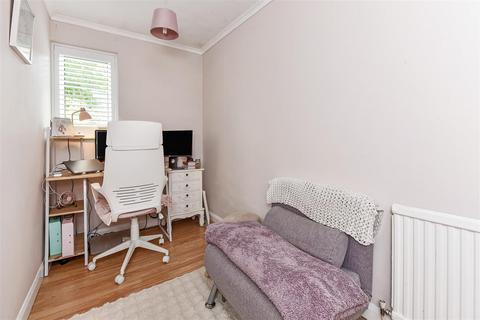 27 Runnymede, Fareham, PO15 6ED