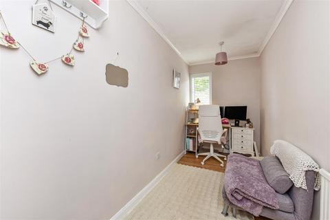 27 Runnymede, Fareham, PO15 6ED