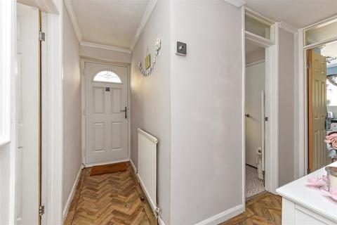 27 Runnymede, Fareham, PO15 6ED