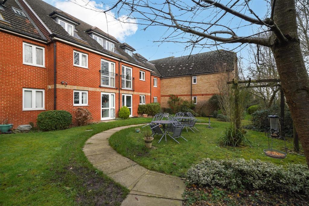 Flat 17, Bishops Court - OYs0m358 Hl7r Ka4 AQ69q.jpg