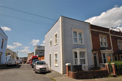 33 Balmain Street, Bristol, BS4 3BX