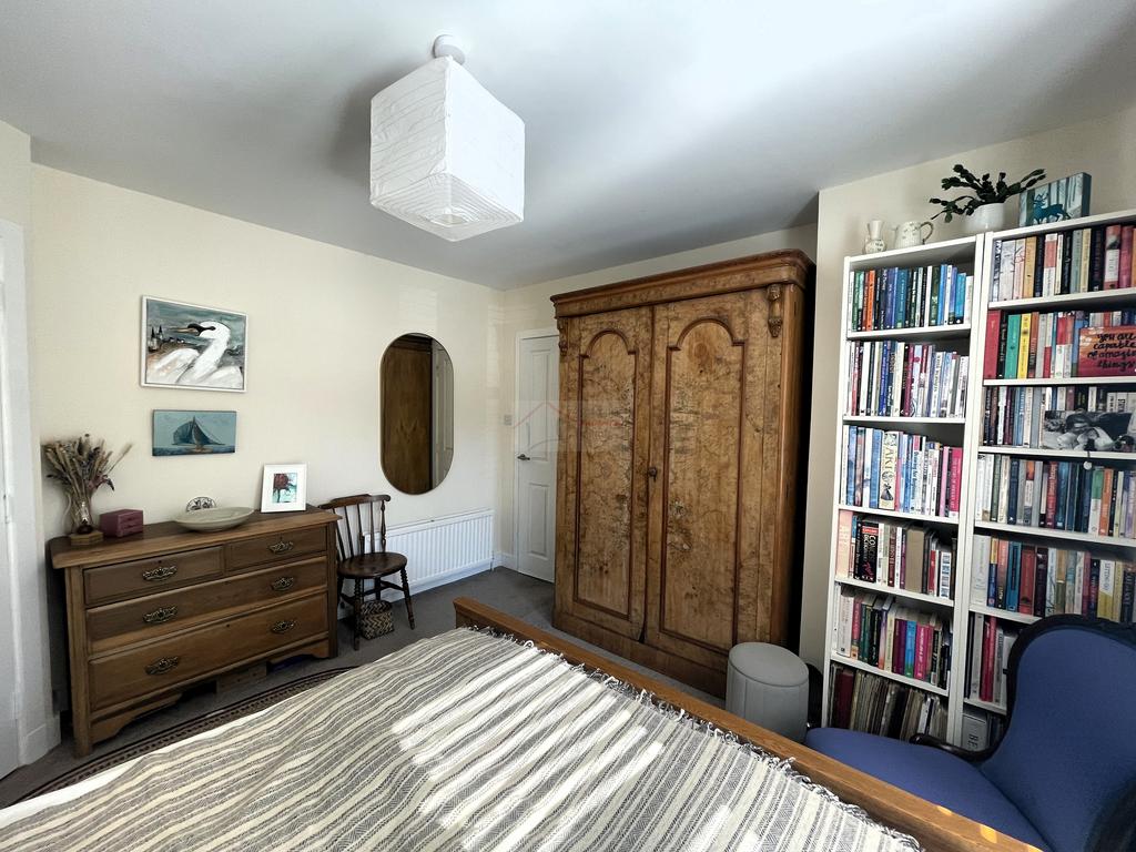 Bedroom 1b.JPG