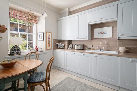 16 Atholl Street, Dunkeld, PH8 0AR
