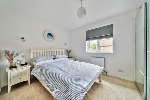 3 Tarragon Close, London, SE14 6DL
