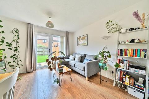 3 Tarragon Close, London, SE14 6DL