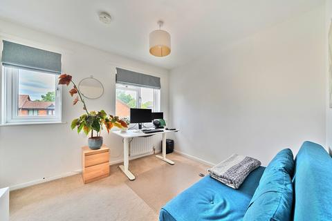 3 Tarragon Close, London, SE14 6DL