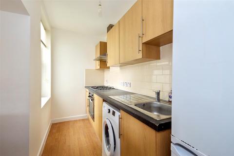 2 bedroom flat to rent, Langney Road, Town Centre, BN21