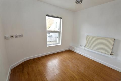 2 bedroom flat to rent, Langney Road, Town Centre, BN21