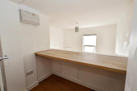 2 bedroom flat to rent, Langney Road, Town Centre, BN21