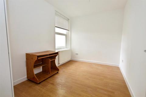 2 bedroom flat to rent, Langney Road, Town Centre, BN21