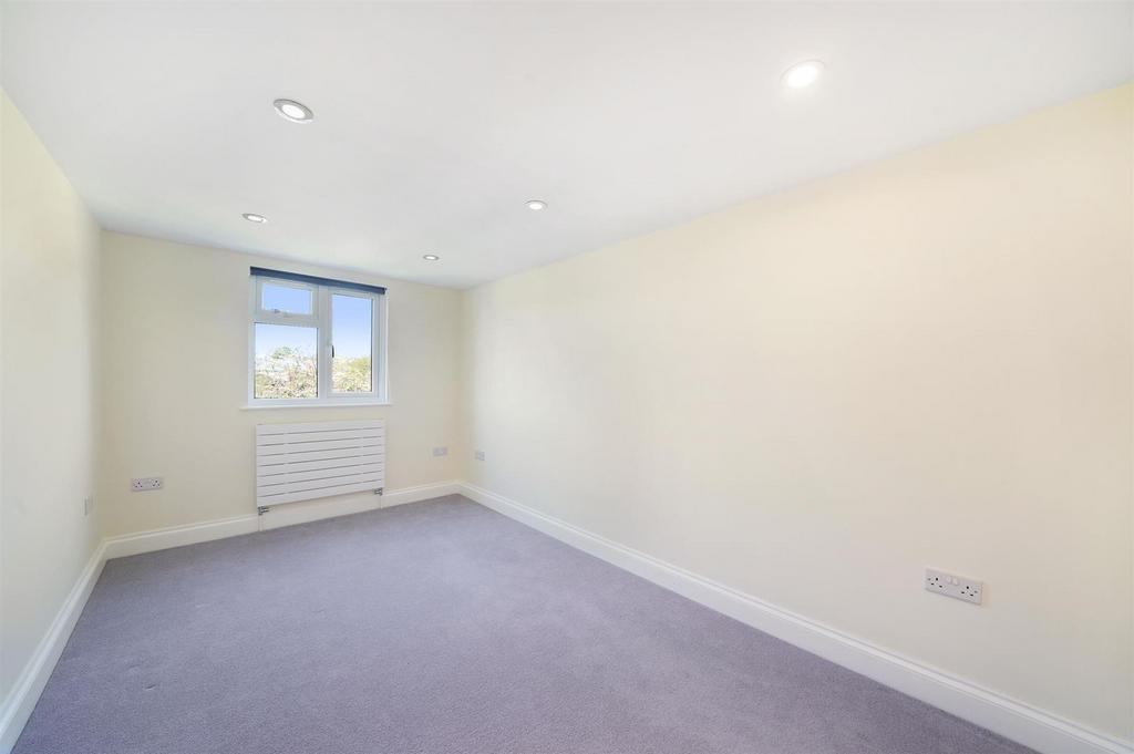 BEDROOM 4 (loft)