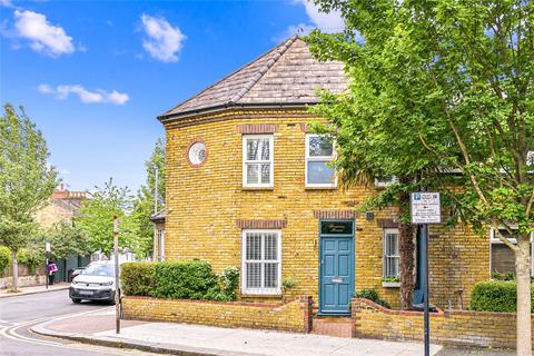 3 bedroom terraced house to rent, Rowena Crescent, London, SW11