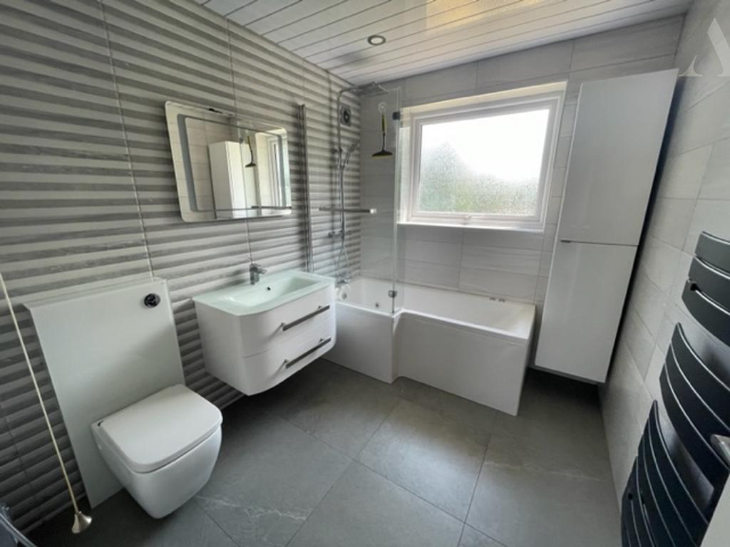 17 collingboune bathroom