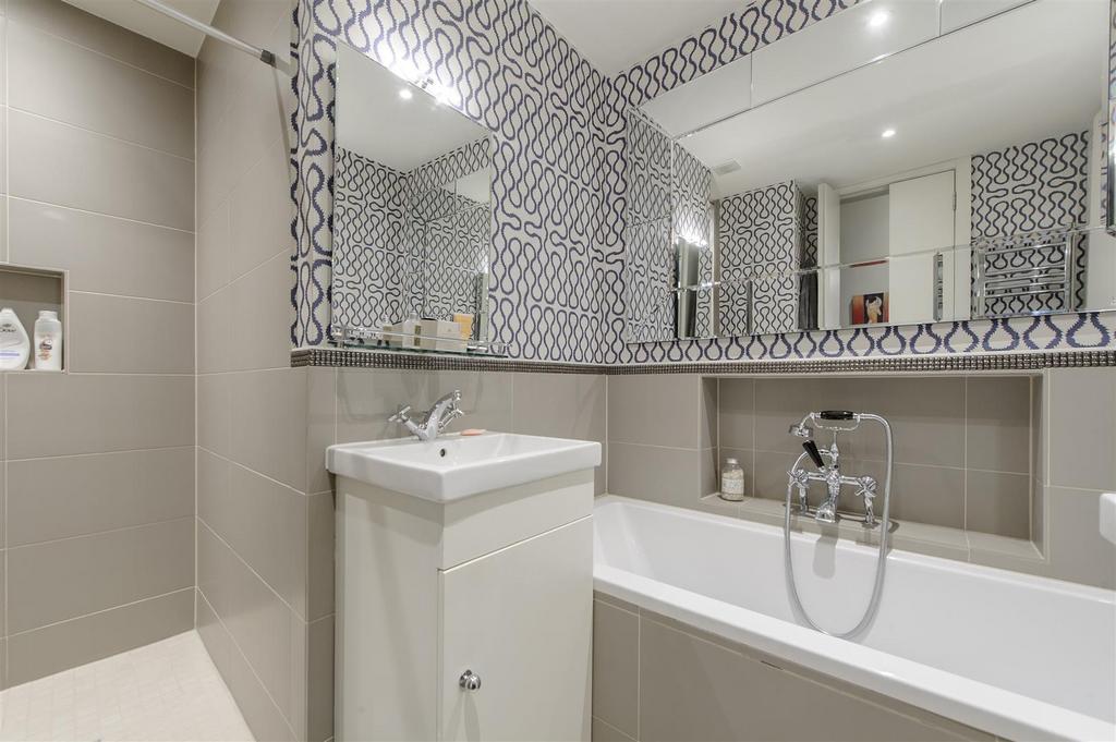 Bathroom 1.jpg