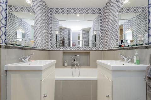 1 bedroom apartment for sale, Egerton Gardens, Chelsea, London