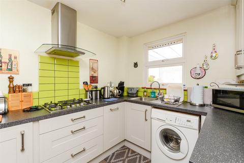 3 bedroom terraced house for sale, The Glades, Gravesend DA12