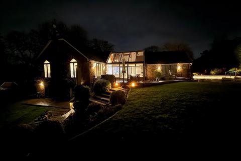 5 bedroom detached house for sale, Grange Drive, Bourne End / Wooburn Green Borders HP10