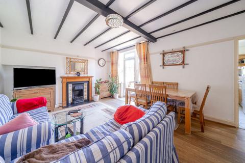 29 Monks Drive, London, W3 0EB