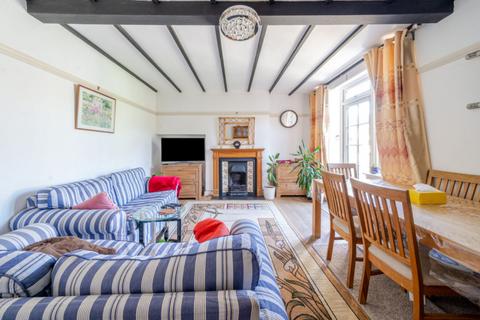29 Monks Drive, London, W3 0EB