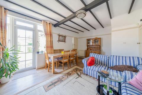 29 Monks Drive, London, W3 0EB