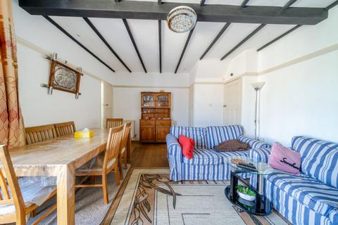 29 Monks Drive, London, W3 0EB