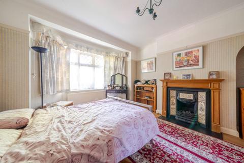 29 Monks Drive, London, W3 0EB