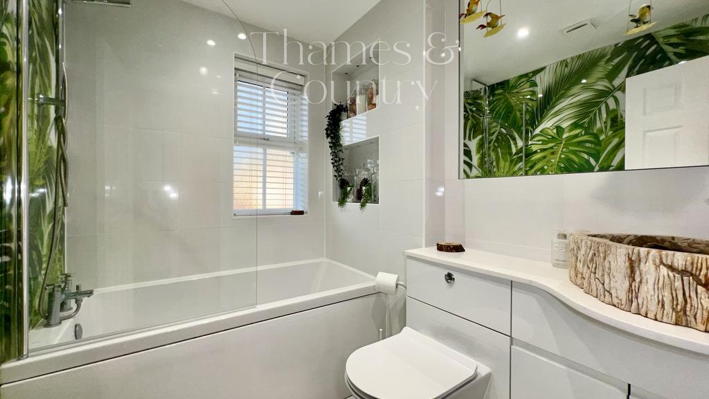 Family Bathroom first floor