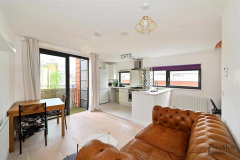 1 bedroom apartment to rent, Inigo Jones House, 16 Gill Street, London, E14