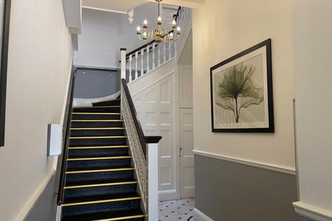 2 bedroom apartment for sale, Market Place, Cirencester, Gloucestershire, GL7