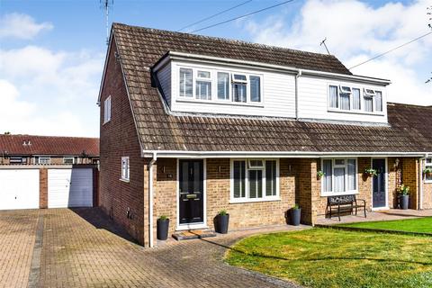 18 Byways, Yateley, GU46 6NE