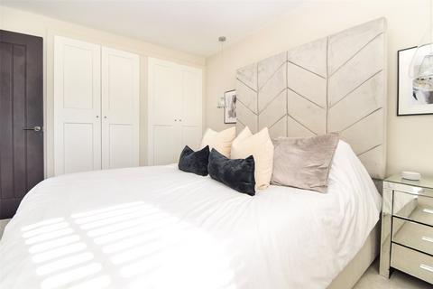 18 Byways, Yateley, GU46 6NE