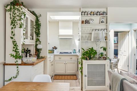 2 bedroom flat for sale, Upper Addison Gardens, London